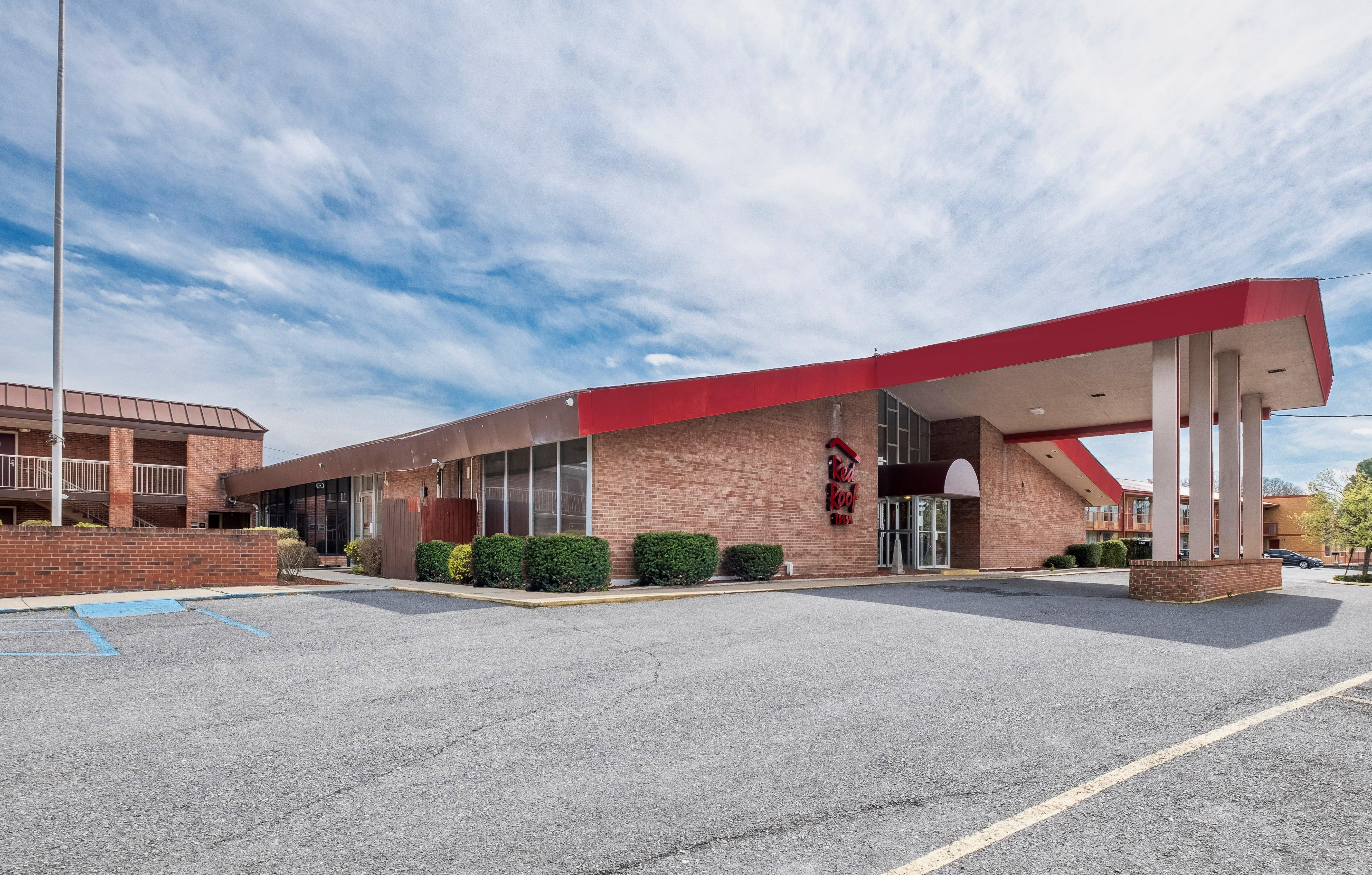 Red Roof Inn Marion, Va Bagian luar foto