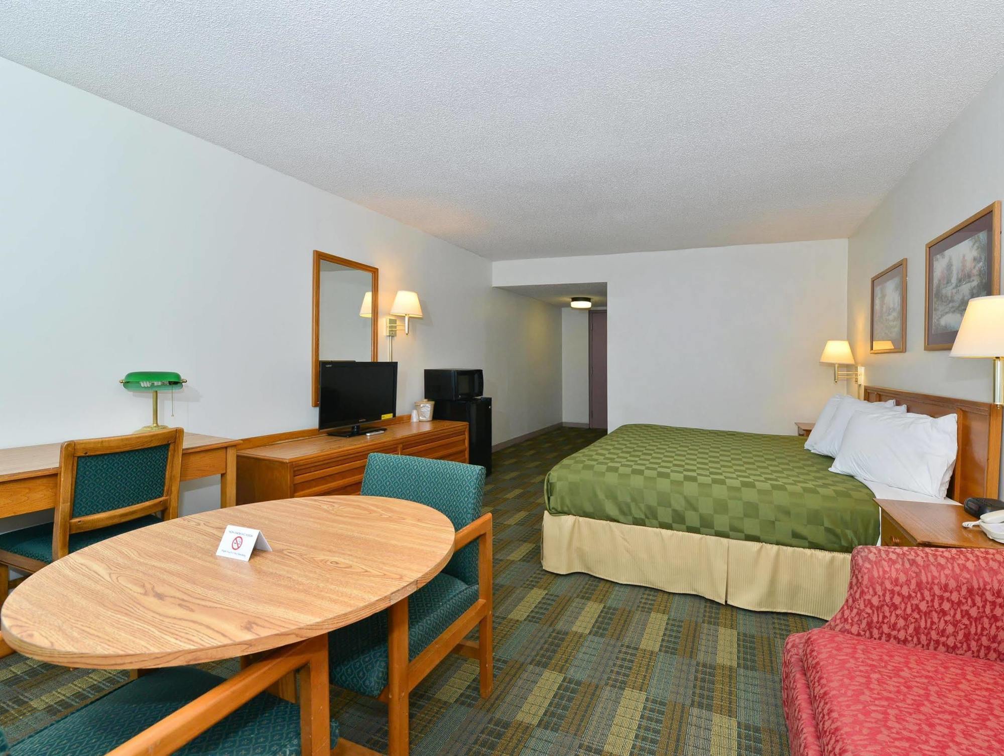 Red Roof Inn Marion, Va Bagian luar foto