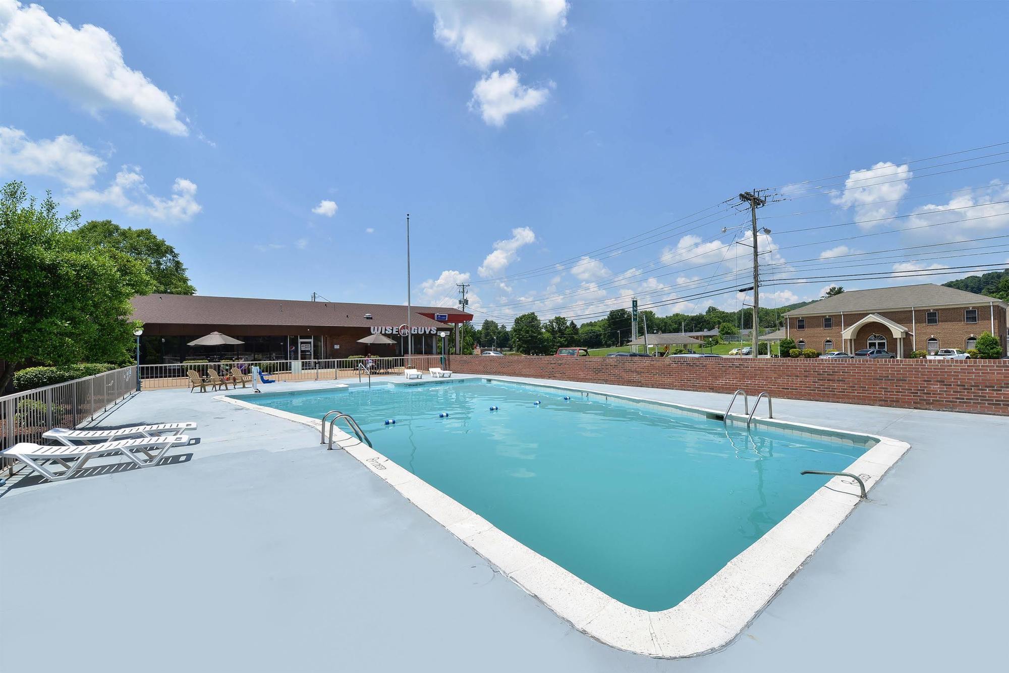 Red Roof Inn Marion, Va Bagian luar foto